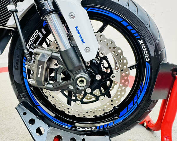Белый Кавасаки Z 1000, объемом двигателя 1 л и пробегом 16 тыс. км за 12500 $, фото 10 на Automoto.ua