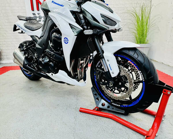 Белый Кавасаки Z 1000, объемом двигателя 1 л и пробегом 16 тыс. км за 12500 $, фото 3 на Automoto.ua