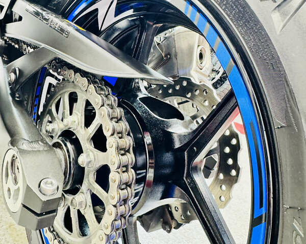 Белый Кавасаки Z 1000, объемом двигателя 1 л и пробегом 16 тыс. км за 12500 $, фото 18 на Automoto.ua