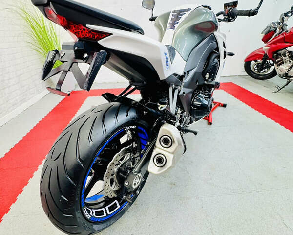 Белый Кавасаки Z 1000, объемом двигателя 1 л и пробегом 16 тыс. км за 12500 $, фото 28 на Automoto.ua