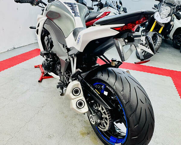Белый Кавасаки Z 1000, объемом двигателя 1 л и пробегом 16 тыс. км за 12500 $, фото 6 на Automoto.ua