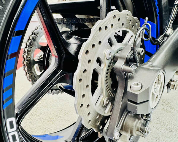 Белый Кавасаки Z 1000, объемом двигателя 1 л и пробегом 16 тыс. км за 12500 $, фото 16 на Automoto.ua