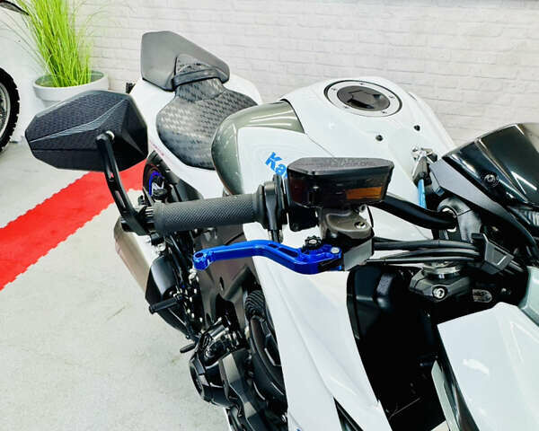 Белый Кавасаки Z 1000, объемом двигателя 1 л и пробегом 16 тыс. км за 12500 $, фото 21 на Automoto.ua