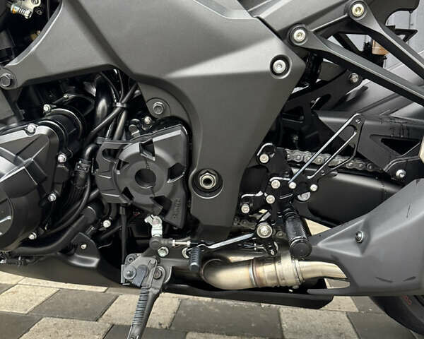 Черный Кавасаки Z 1000, объемом двигателя 1 л и пробегом 21 тыс. км за 12500 $, фото 10 на Automoto.ua
