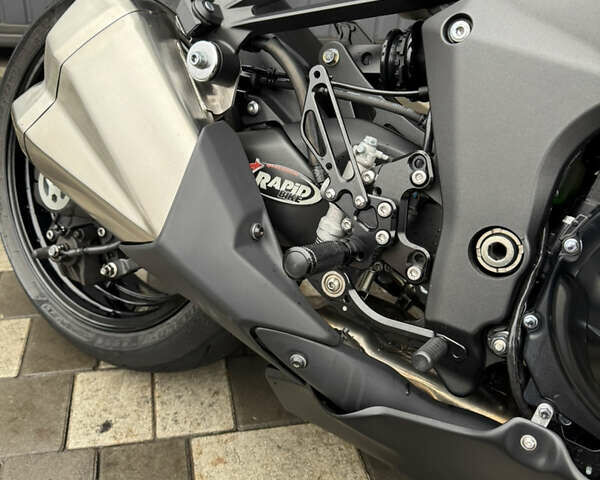 Черный Кавасаки Z 1000, объемом двигателя 1 л и пробегом 21 тыс. км за 12500 $, фото 11 на Automoto.ua