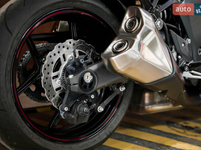 Кавасаки Z 1000, объемом двигателя 1 л и пробегом 4 тыс. км за 14000 $, фото 14 на Automoto.ua