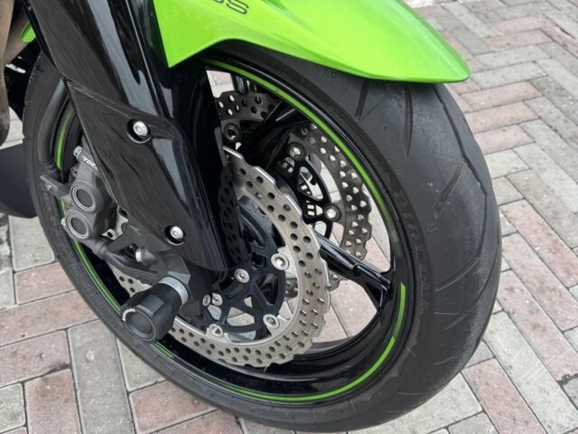 Кавасакі Z 1000, об'ємом двигуна 1 л та пробігом 0 тис. км за 9000 $, фото 4 на Automoto.ua