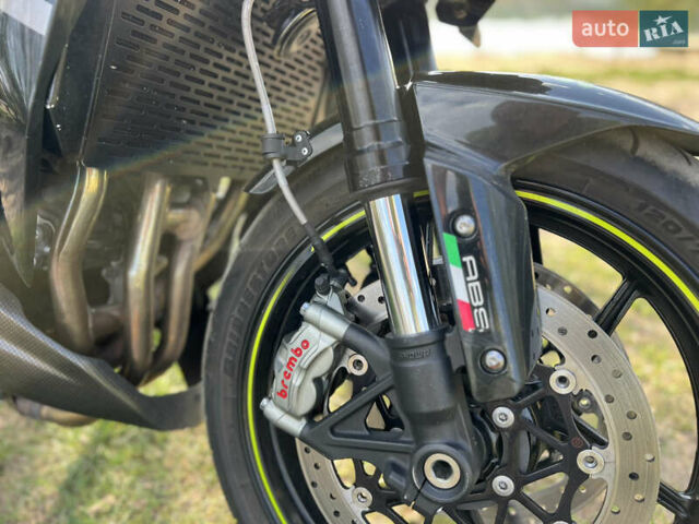 Черный Кавасаки Z 1000SX, объемом двигателя 1.04 л и пробегом 16 тыс. км за 13000 $, фото 15 на Automoto.ua