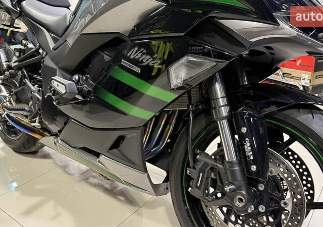 Черный Кавасаки Z 1000SX, объемом двигателя 1 л и пробегом 7 тыс. км за 16000 $, фото 1 на Automoto.ua
