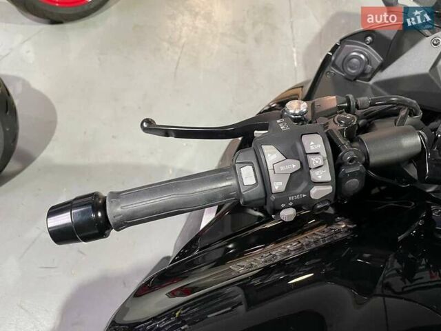 Черный Кавасаки Z 1000SX, объемом двигателя 1 л и пробегом 7 тыс. км за 16000 $, фото 6 на Automoto.ua