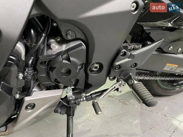 Черный Кавасаки Z 1000SX, объемом двигателя 1 л и пробегом 7 тыс. км за 16000 $, фото 3 на Automoto.ua