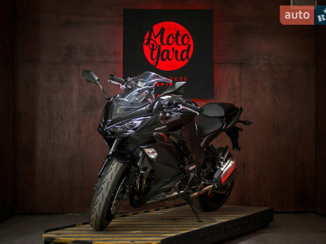 Кавасаки Z 1000SX, объемом двигателя 1 л и пробегом 14 тыс. км за 12000 $, фото 2 на Automoto.ua