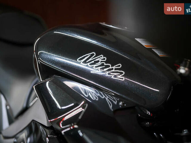 Кавасаки Z 1000SX, объемом двигателя 1 л и пробегом 14 тыс. км за 12000 $, фото 9 на Automoto.ua