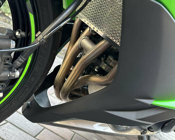 Зелений Кавасакі Z 1000SX, об'ємом двигуна 1 л та пробігом 5 тис. км за 14300 $, фото 16 на Automoto.ua