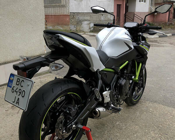 Білий Кавасакі Z 650, об'ємом двигуна 0.65 л та пробігом 7 тис. км за 8100 $, фото 2 на Automoto.ua