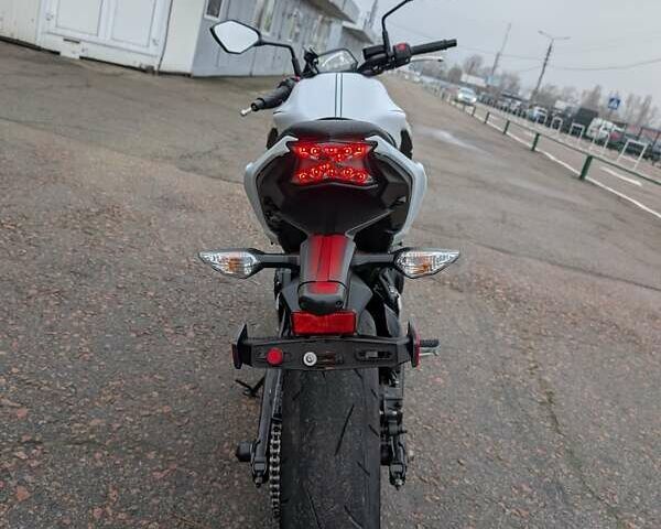 Білий Кавасакі Z 650, об'ємом двигуна 0.65 л та пробігом 7 тис. км за 7299 $, фото 6 на Automoto.ua