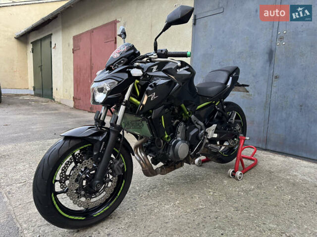 Черный Кавасаки Z 650, объемом двигателя 0.65 л и пробегом 32 тыс. км за 6100 $, фото 6 на Automoto.ua