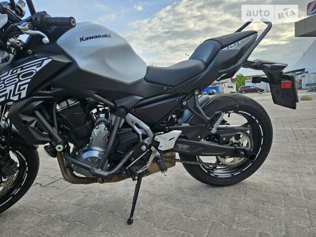 Черный Кавасаки Z 650, объемом двигателя 0.65 л и пробегом 3 тыс. км за 6450 $, фото 11 на Automoto.ua