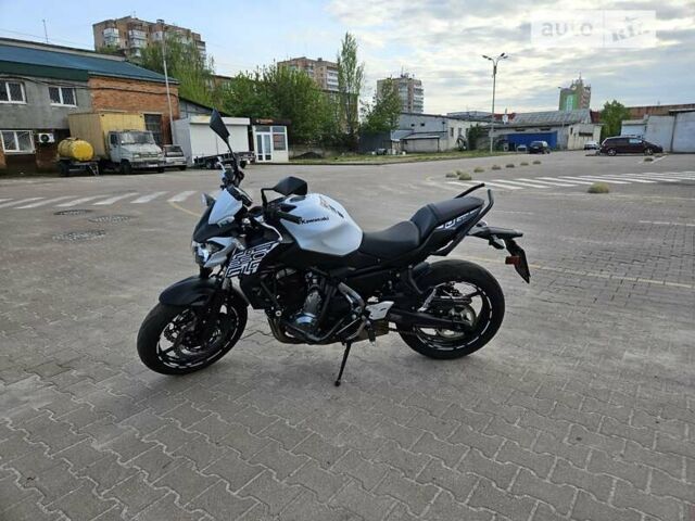 Черный Кавасаки Z 650, объемом двигателя 0.65 л и пробегом 3 тыс. км за 6450 $, фото 6 на Automoto.ua