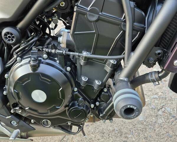 Серый Кавасаки Z 650, объемом двигателя 0.65 л и пробегом 4 тыс. км за 7000 $, фото 16 на Automoto.ua