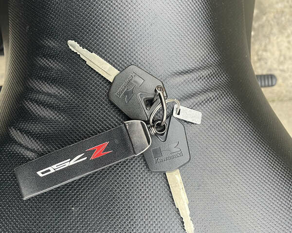 Черный Кавасаки Z 750, объемом двигателя 0.75 л и пробегом 34 тыс. км за 5950 $, фото 28 на Automoto.ua