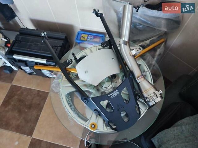 Черный Кавасаки Z 900RS, объемом двигателя 0.95 л и пробегом 8 тыс. км за 9500 $, фото 5 на Automoto.ua