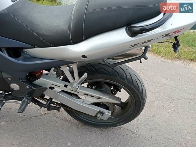 Серый Кавасаки ZR 7S, объемом двигателя 0 л и пробегом 46 тыс. км за 3300 $, фото 8 на Automoto.ua