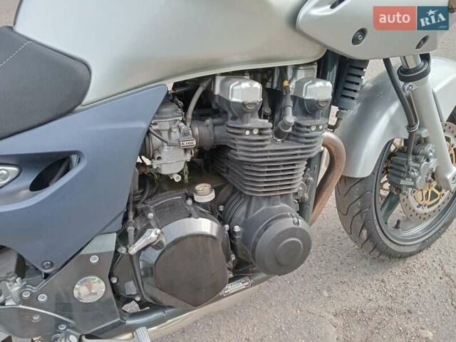 Серый Кавасаки ZR 7S, объемом двигателя 0 л и пробегом 46 тыс. км за 3300 $, фото 6 на Automoto.ua