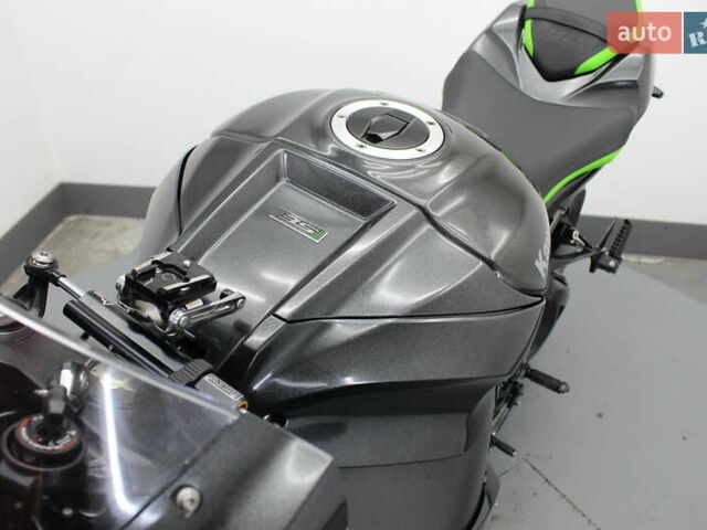 Серый Кавасаки ZX 10R, объемом двигателя 1 л и пробегом 20 тыс. км за 16900 $, фото 13 на Automoto.ua