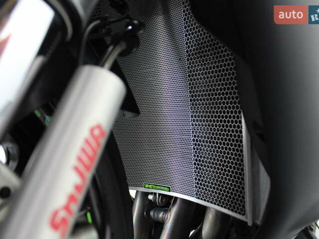 Серый Кавасаки ZX 10R, объемом двигателя 1 л и пробегом 20 тыс. км за 16900 $, фото 23 на Automoto.ua