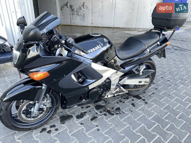 Черный Кавасаки ZZR 400, объемом двигателя 0.4 л и пробегом 34 тыс. км за 3000 $, фото 4 на Automoto.ua