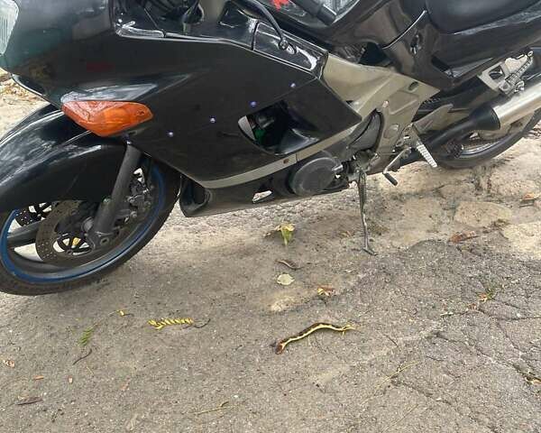 Кавасаки ZZR 400, объемом двигателя 0 л и пробегом 25 тыс. км за 2600 $, фото 3 на Automoto.ua