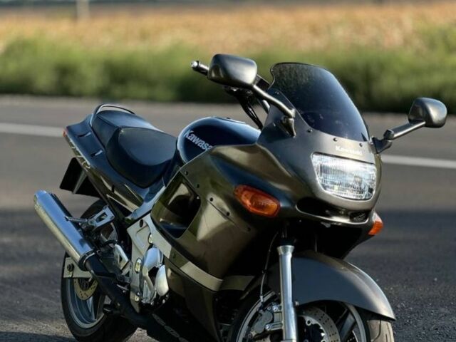 Кавасаки ZZR 600, объемом двигателя 0.6 л и пробегом 0 тыс. км за 3300 $, фото 2 на Automoto.ua