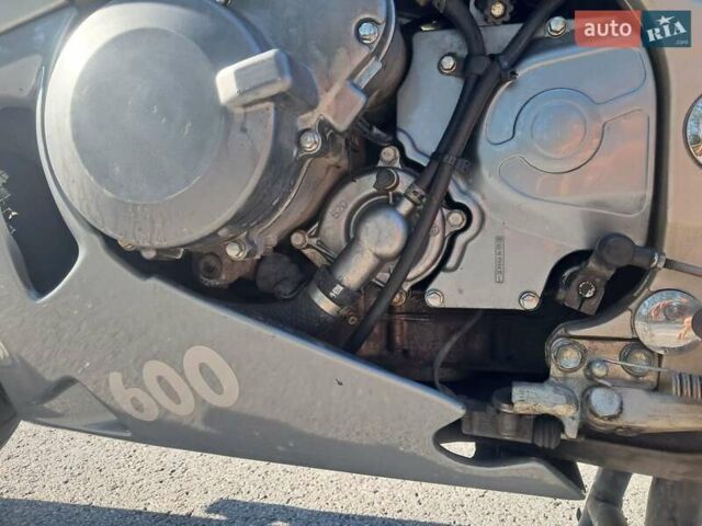 Кавасаки ZZR 600, объемом двигателя 0.6 л и пробегом 41 тыс. км за 2850 $, фото 12 на Automoto.ua