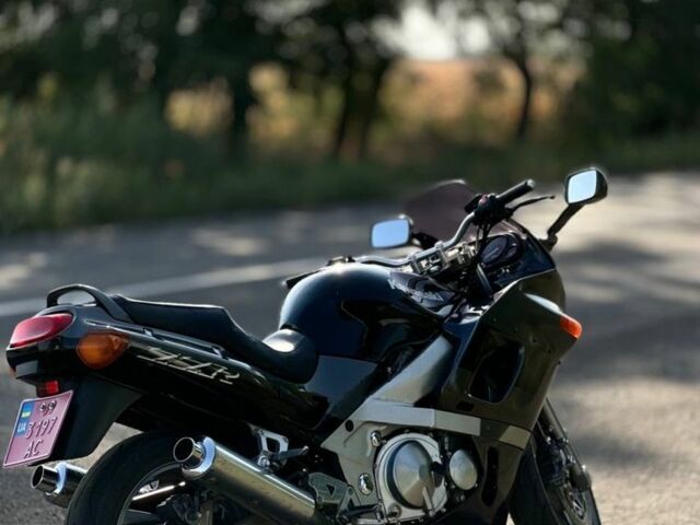 Кавасаки ZZR 600, объемом двигателя 0.6 л и пробегом 0 тыс. км за 3300 $, фото 3 на Automoto.ua