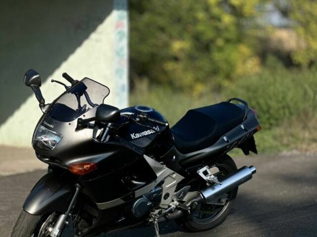 Кавасаки ZZR 600, объемом двигателя 0.6 л и пробегом 0 тыс. км за 3300 $, фото 1 на Automoto.ua