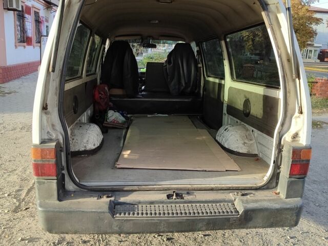 Белый Киа Беста, объемом двигателя 2 л и пробегом 275 тыс. км за 2200 $, фото 3 на Automoto.ua