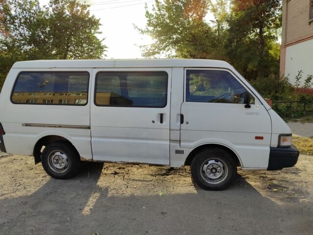 Белый Киа Беста, объемом двигателя 2 л и пробегом 275 тыс. км за 2200 $, фото 2 на Automoto.ua