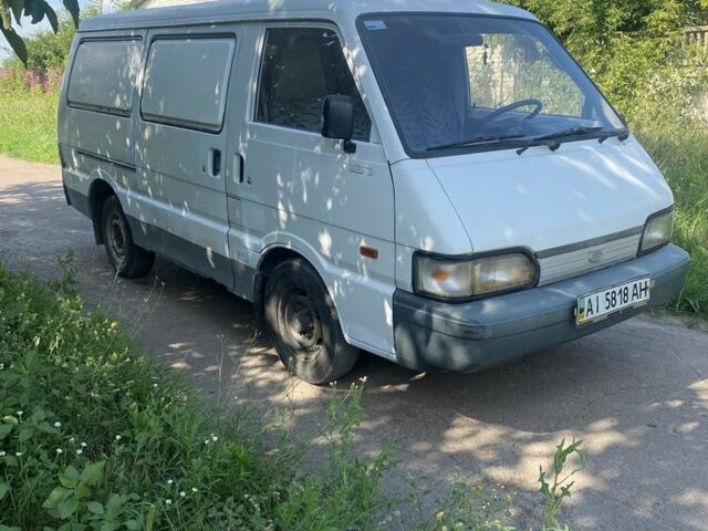 Белый Киа Беста, объемом двигателя 2.5 л и пробегом 222 тыс. км за 1300 $, фото 1 на Automoto.ua