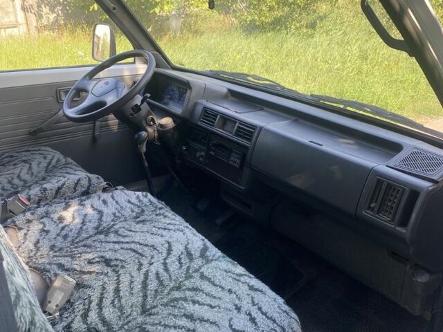 Белый Киа Беста, объемом двигателя 2.5 л и пробегом 222 тыс. км за 1300 $, фото 5 на Automoto.ua