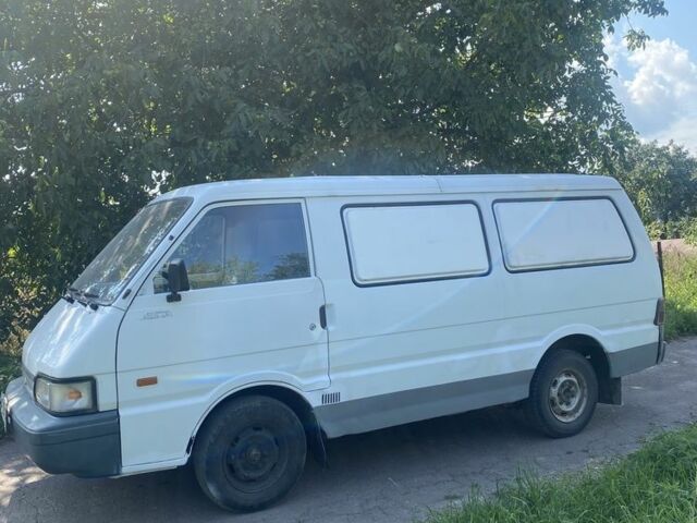 Белый Киа Беста, объемом двигателя 2.5 л и пробегом 222 тыс. км за 1300 $, фото 2 на Automoto.ua