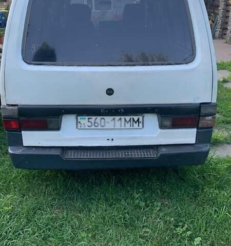 Белый Киа Беста, объемом двигателя 2.2 л и пробегом 350 тыс. км за 1200 $, фото 1 на Automoto.ua