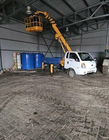 Белый Киа Бонго, объемом двигателя 2.9 л и пробегом 208 тыс. км за 20000 $, фото 23 на Automoto.ua