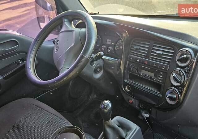 Белый Киа Бонго, объемом двигателя 2.9 л и пробегом 140 тыс. км за 40000 $, фото 8 на Automoto.ua