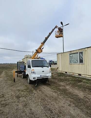 Белый Киа Бонго, объемом двигателя 2.9 л и пробегом 208 тыс. км за 20000 $, фото 3 на Automoto.ua