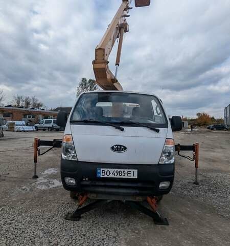 Білий Кіа Бонго, об'ємом двигуна 2.48 л та пробігом 220 тис. км за 25000 $, фото 16 на Automoto.ua