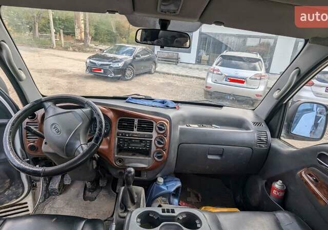 Білий Кіа Бонго, об'ємом двигуна 2.48 л та пробігом 220 тис. км за 25000 $, фото 1 на Automoto.ua