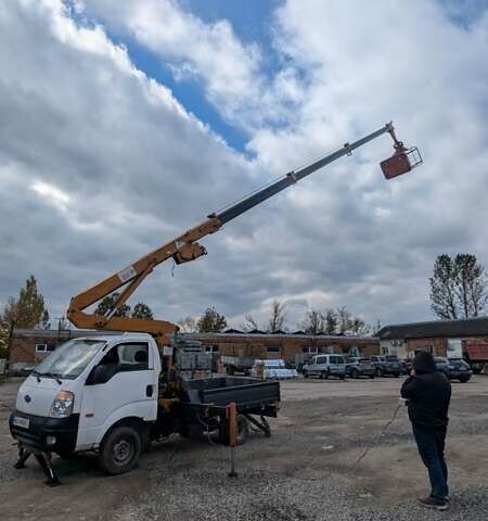 Білий Кіа Бонго, об'ємом двигуна 2.48 л та пробігом 220 тис. км за 25000 $, фото 12 на Automoto.ua