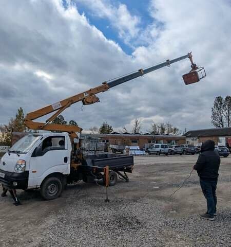 Білий Кіа Бонго, об'ємом двигуна 2.48 л та пробігом 220 тис. км за 25000 $, фото 10 на Automoto.ua