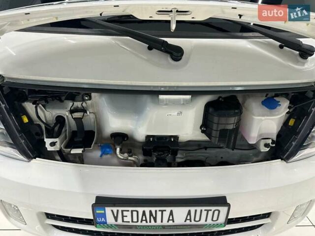 Белый Киа Бонго, объемом двигателя 2.5 л и пробегом 167 тыс. км за 23700 $, фото 15 на Automoto.ua